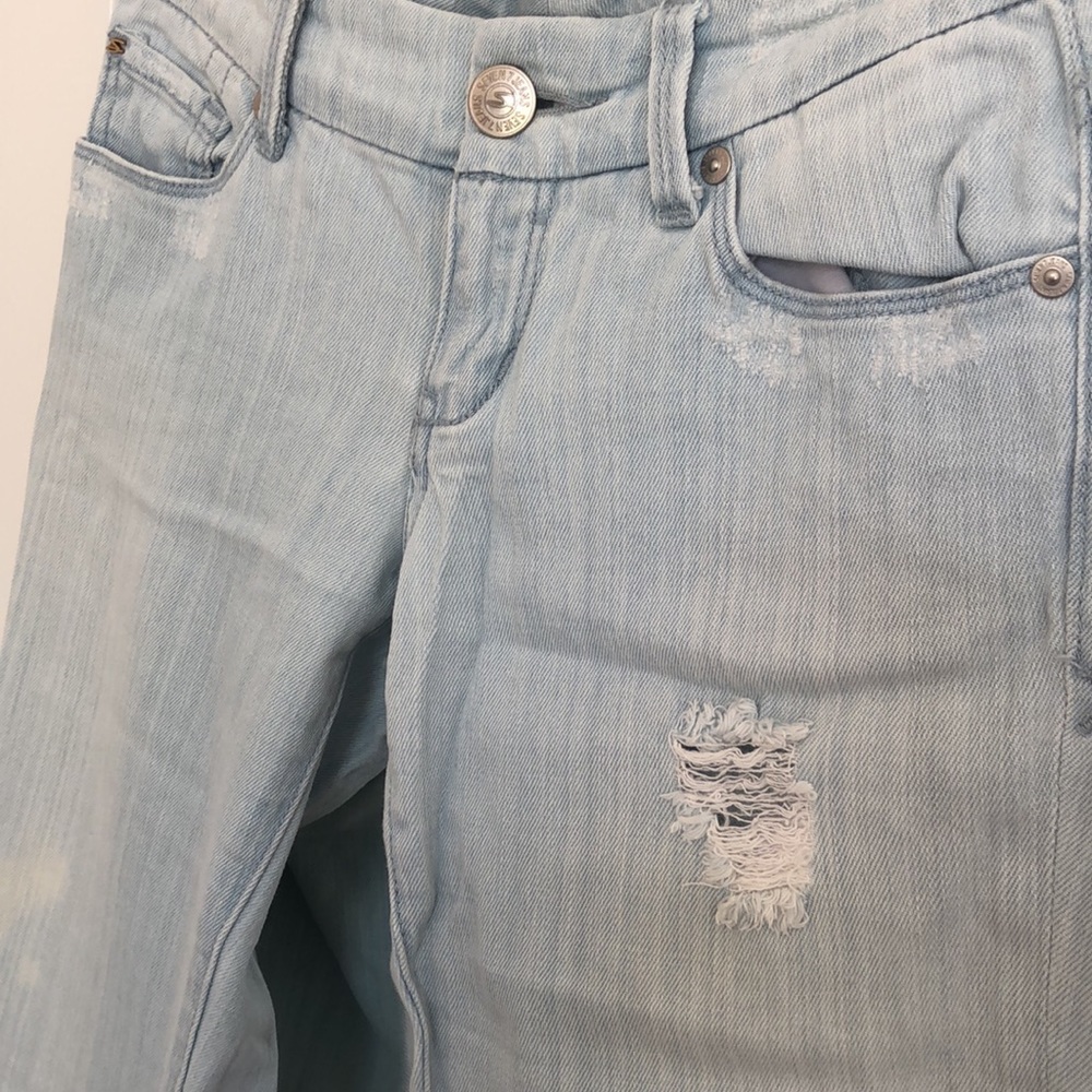 Distressed light wash Jeans💙Excellent condition!